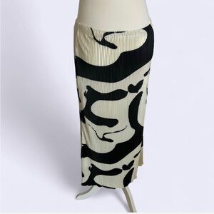 Black & Cream Patterned Pleated Maxi Skirt